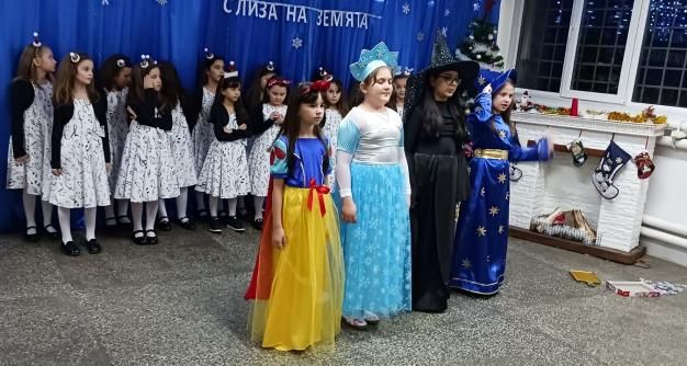 Вечер на вълшебства и затрогващо послание „НА КОЛЕДА ДОБРОТО СЛИЗА НА ЗЕМЯТА“ 4