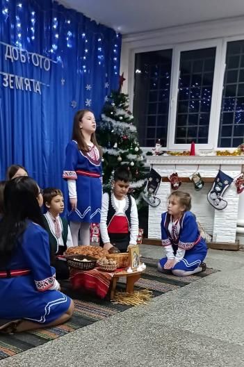 Вечер на вълшебства и затрогващо послание „НА КОЛЕДА ДОБРОТО СЛИЗА НА ЗЕМЯТА“ 6
